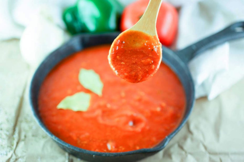 Chunky Tomato Sauce/Salsa de Tomate de la Abuela